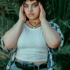 Top 14 Things that Make You Look Heavier Ripped Jeans Casual, White Chucks, Comfy Romper, Ideal Body Weight, Formal Tops, Queer Fashion, Ideal Body, Tomboy Outfits, Midi Shirt Dress