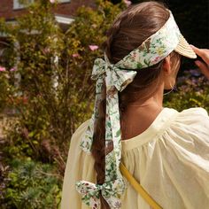 Shield your eyes from the sun on a bright, summer’s day with Fable's 100% natural raffia visor. Expertly crafted using our Ivory print from the Meadow Creature collection to act as a fully adjustable tie-fastening at the back of the head. Lightweight and breathable, this natural fabric visors make them the ideal headwear for a walk in the countryside or trip to the seaside. Wipe clean with damp cloth Summer Sun Hat With Uv Protection Visor, Spring Hats With Uv Protection For Picnic, Summer Visor Sun Hat, Spring Visor Sun Hat With Uv Protection, Natural Hats With Uv Protection For Spring, Beige Straw Hat For Summer, Adjustable Visor Straw Hat For Summer, Straw Hat For Summer And Spring, Straw Hat For Spring And Summer