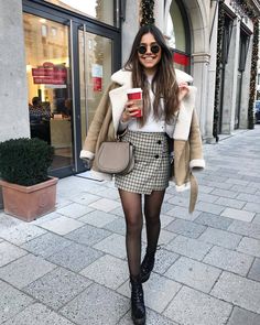 How To Wear Stockings, Outfits Hoodie, Saturday Coffee, Fashion Blogger Style, Street Style Winter, Ținută Casual, Modieuze Outfits, Winter Trends, 가을 패션