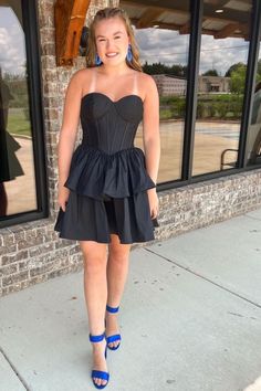 Modsele this black short homecoming dress features strapless sweetheart neckline and A-line multi-layer skirt.#hoco2023#homecomingdresses#formaldresses#homecoming#schooleventdress#holidaydress#graduationdress#cocktaildress Black Short Homecoming Dress, Short Gowns, Short Party Dress, Strapless Sweetheart Neckline, A Line Shorts, Short Homecoming Dress, Layered Skirt, Hoco Dresses, Homecoming Dress