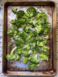 Healthy roasted broccoli baked in the oven and seasoned with rosemary and lemon. An easy Whole30, Paleo, Vegan and keto recipe. #paleo #keto #broccoli Broccoli Pesto Pasta, Vegetarian Sauces, Broccoli Lemon, Broccoli Side Dish, Roasted Broccoli Recipe, Broccoli Pesto, Broccoli Bake, Broccoli Pasta