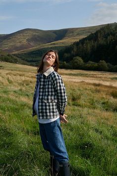 Scotland Summer Outfits, Barbour Jacket Women Outfit, English Countryside Fashion, Barbour Jacket Women, Countryside Fashion, Barbour Style, Country Attire, Barbour Jacket, Jacket Outfit Women