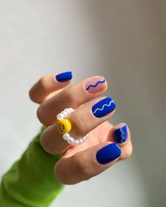 These are the 14 summer nail designs the fashion set will be wearing this year. Quarter Moon, Chic Nail Art, Moon Nails, Colorful Nails, Simple Gel Nails, Minimal Nails, Makijaż Smokey Eye, Cute Gel Nails, Funky Nails