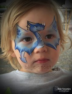 A little blue dragon on a very littlesweet boyNothing fancybut he liked it very muchwww.blije-snoetjes.nl www.facebook.com/BlijeSnoetjesKinderschmink Dragon Face Painting, Face Painting Tips, Face Painting For Boys, Dragon Face, Makeup Tip, Face Paints