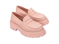 Step into understated prep with the classic Melissa Royal. This trendy silhouette features a matte finish loafer-style design and a soft Grenflex insole that can elevate any look—all while keeping things comfortable every step of the way. Loafer Style, Matte Pink, Y Project, Mini Melissa, Loafers Style, Viktor & Rolf, Jason Wu, Bright Color, Bubble Gum