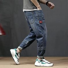 Men Jeans Loose, Harem Pants Men, Jeans Outfit Men, Ripped Jeans Men, Denim Cargo Pants, Pockets Fashion, Denim Cargo, Mens Fashion Jeans, Streetwear Men