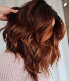 Hair Color Red With Highlights, Fall Hair 2023 Red, Brunette Reddish Hair, Brunette Fall Hair 2023 Red, Natural Red Hair For Brunettes, Hair Color For 2023 Spring, Bayalage Copper Brown, Red Brown Hair With Copper Highlights, Cowboy Copper Hair Fall