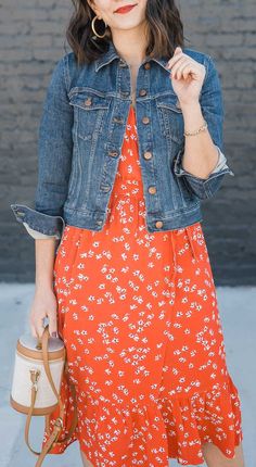 Red Dress With Denim Jacket, Floral Dress Denim Jacket, Dresses With Denim Jacket, Red And White Dress Outfit, Floral Dress With Denim Jacket, Red Floral Dress Outfit, White Floral Dress Outfit, Jackets To Wear With Dresses, Denim Jacket Outfit Women