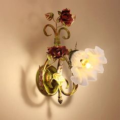 Korean Flower Wall Sconce Light: Cream Glass Green Lamp With Heart Shaped Arm Scalloped Design Fairytale Room, Korean Flower, Glass Lights, Styl Shabby Chic, Green Lamp, Shabby Chic Stil, Wall Lamp Design, Estilo Shabby Chic, Cinnamon Girl