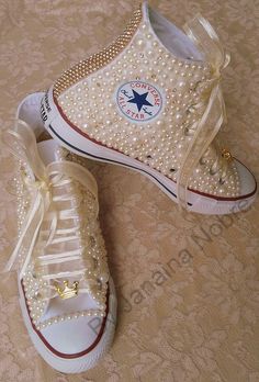 Bedazzled Shoe, All Star Cano Alto, Quinceanera Shoes, Bling Converse, Wedding Sneakers, Star Converse, High Heels Boots, Bling Shoes, Mia 3