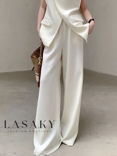 Lasaky - Urban Style Regular Fit Trousers with Pocket Detailing Cream Pants Outfit, Plain Fashion, Regular Fit Pants, Pocket Stitching, Black And White Pants, Cream Pants, Pretty Clothes, Trouser Style, Fitted Trousers