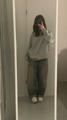 Pakaian Hipster, Grey Sweater Outfit, Baggy Outfit Ideas, Boyish Outfits, Outfit Oversize, Diy Vetement, Baggy Clothes, Trendy Outfits For Teens, Outfit Inspo Casual