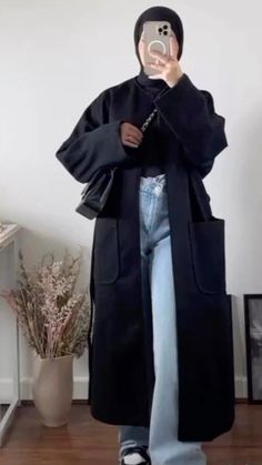 Black Coat Hijab Outfit, Win Outfits, School Hijab, Modest Outfits Muslim, Mantel Outfit, Modest Winter Outfits, Estilo Hijab, Stile Hijab, Hijabi Outfit