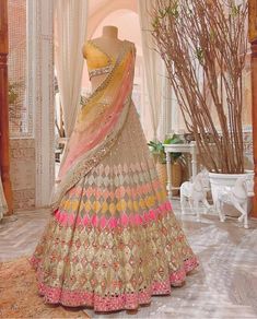 Indian Wedding Lengha, Lehenga Bridesmaid, Outfit Designer, Lehenga Choli Designs, Indian Wedding Lehenga, Mirror Work Lehenga, Bridesmaid Lehenga, Anarkali Dresses, Sabyasachi Lehenga