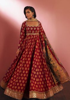 Desi Wedding Dresses, Embroidered Hem, Long Kurti Designs, Pakistani Fancy Dresses, Womens Clothing Patterns, Boutique Dress Designs, Party Wear Indian Dresses