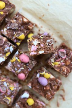 there are many pieces of chocolate with candy in them on the table next to each other