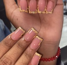 Bridal Shower Outfit Black Women, Gold Flake French Tip Nails, Rose Gold Nails Short, Short Acrylic Nails Gold, Gold Nails Acrylic Short, Short Gold Acrylic Nails, 23 Nails, Prom 2k23, Boss Nails