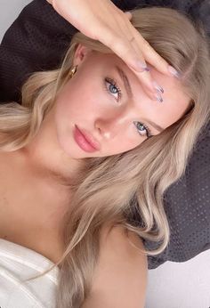 Blonde Girl Face Claim, Ironside Academy, Business Outfits Women, Long Hair With Bangs, Princess Girl, Haircuts For Long Hair, Instagram Photo Inspiration, Girls Makeup, Looks Vintage