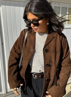 Tan Suede Jacket Outfit, Brown Suede Jacket Outfit, Cropped Jacket Outfit, Brown Leather Jacket Outfit, Suede Jacket Outfit, Tan Suede Jacket, Suede Jacket Women, Suede Outfit, Brown Corduroy Jacket