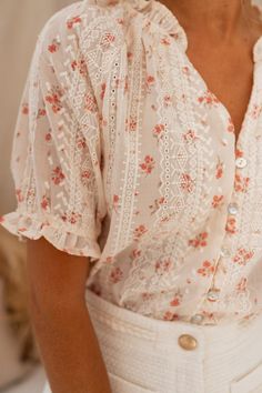 Modern Cottage Core Outfit, Soft Classic Outfit Ideas, Soft Spring Aesthetic, Dainty Embroidery, 2024 Aesthetic, Cottagecore Outfits, Parisian Women, Ladies Style, Mum Fashion