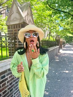 Oversized Shirt Styling, Brunch Outfit Black Woman, Vineyard Outfit, Maximalist Outfits, Shirt Styling, Holiday Outfits Summer, Fly Outfit, European Summer Outfits, Concert Looks