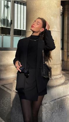 Black Turtleneck, Fashion Mistakes, All Black Outfit, Fall Street Style, Style Mistakes, Black Blazer, Fall Outfits Women, Work Fashion