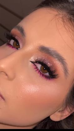 Makeup For A Pink Outfit, Shiny Pink Makeup, Prom Makeup For Brown Eyes Pink Dress, Pink And Brown Eyeshadow Looks, Make Para Show, Make Up Rosa, Makeup Pink Aesthetic, Pink Dress Makeup, Makeup Rosa