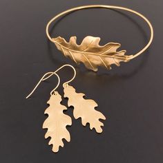 Oak Leaf Bracelet - Fall Leaf Jewelry - Autumn Leaf Bracelet A gold tone leaf charm will be transformed into a statement nature bracelet with choice of brass or 14k gold filled bangle band. The perfect fall wedding jewelry and fall bridesmaid gift. Also available with a silver tone leaf charm and bangle band choice of silver filled or sterling silver band. This fall bracelet stacks great with other bangles from my collection. Have fun stacking your Autumn bangle bracelet for the ultimate layered Leaf-shaped Gold Jewelry For Wedding, Gold Leaf-shaped Jewelry For Wedding, Gold Leaf Nature-inspired Jewelry, Nature-inspired Gold Leaf-shaped Jewelry, Gold Leaf Shaped Brass Jewelry, Adjustable Gold Leaf-shaped Jewelry, Fall Wedding Jewelry, Fall Bridesmaid, Fall Bridesmaids