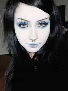 Mcr Inspired Makeup, Nosferatu Makeup, Myspace Makeup, Makeup Looks Black Hair, 2020 Alt Makeup Cringe, Goth Makeup Without White Base, Unique Goth Makeup, Trade Goth Makeup, Brown Goth Makeup