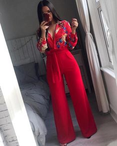 Sumer Style, Dreamy Wardrobe, Suits Style, Chique Outfits, Elegant Outfits, Wedding Elegant, Red Pants, Wardrobe Ideas, Casual Jumpsuit