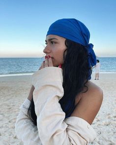 Head Scarf Aesthetic Outfit, Beach Scarf Hair, Curly Hair With Head Scarf, Beach Bandana Hair, Curly Hair Summer Aesthetic, Head Scarf Styles Curly Hair, Hair Scarf Aesthetic, Head Scarf Aesthetic, Curly Hair Bandana