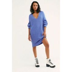 Free People Periwinkle Longline Sweater Tunic Dress Casual, Laid-Back Oversized- Runs Large V-Neck Long Sleeves Chunky Knit Construction High/Low Hem 56% Acrylic, 38% Nylon, 6% Elastane Approximate Measurements Pit To Pit 30” Approx. 33.5" Shortest Length, 39" Longest Length Excellent New Condition With No Flaws. Offers Welcome, Bundle & Save 20%, For Price Drops Sweater Tunic Dress, Oversized Sweater Dress, Longline Sweater, Tunics With Leggings, Sweater Dress Oversized, Black Tunic Tops, Cream Knit Sweater, Winter Boho, Sweater Tunic