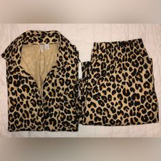 - 100% Cotton, Flannel, Cheetah Print Matching Pajama Set - Size Small / Ptp 21 In - Nwot (Only Tried On) - Reposhed From @Threadsofreese - Offers Welcome Casual Leopard Print Sleepwear For Loungewear, Leopard Print Sleepwear For Summer Loungewear, Matching Pajama Set, Matching Pajama, Matching Pajamas, Cotton Flannel, Cheetah Print, Women's Intimates, Pajama Set