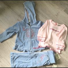 Baby Guess 3 Piece Set 6-9 Months Hooded Sweatshirt Has Long Sleeves Full Zip Front G Zipper Pull Pockets In Front Beautiful Embroidery Work Throughout Says Baby Guess With Pink Sparkly Embroidered Lettering And Has A Flower In The Middle 80 Cotton 20 Nylon Matching Coordinating Pants Embroidered Details 80 Cotton 20 Nylon Long Sleeved Pink Top Has A Scalloped Bottom With Pink Threading Says Baby Guess With Flower In Middle To Match The Jacket 100% Cotton Size 6-9 Months Brand New With Tags Baby Penelope, Embroidered Lettering, Infant Girl, Pink Sparkly, Month Colors, Embroidered Details, Baby Things, Pink Top, Embroidery Work