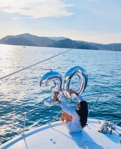 Foto en mar cumpliendo 30 años 30th Yacht Party, 30th Birthday At The Beach, Ideas Cumpleaños Mujer, Birthday At The Beach, Boat Birthday, 30th Birthday Balloons, 40th Bday Ideas, 30th Bday Party, Birthday Balloons Pictures