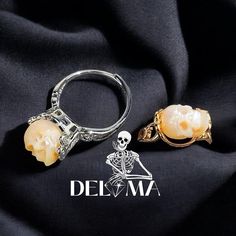 💀 Skull Pearl Ring ''Be a Thinker'' 💍 | 18k Gold Plated Gothic Wedding Statement Ring 🌟 Dare to be different! This Skull Pearl Ring is a stunning fusion of gothic edge and timeless elegance. Handcrafted with intricate detail, the 18k gold plating wraps around a bold skull and a luxurious freshwater pearl, creating a one-of-a-kind proposal or wedding ring that speaks volumes. 🔥 Perfect for those who want to stand out, this ring is not just a piece of jewelry--it's a reflection of your unique Skull Pearl, Hand Skull, Skull Hand, Gothic Skull, Hand Ring, Gothic Wedding, Proposal Ring, Skull Ring, Ring Wedding