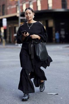 Minimal Outfit Ideas, All Black Outfits, Street Style 2018, Minimal Street Style, Blogger Street Style