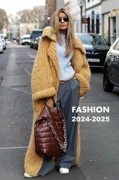 Rok Midi, Sandal Tali, Streetwear Fall, Mode Boho, Street Style Winter, Warm Outfits, Knit Fashion, Winter Fashion Outfits, Passion For Fashion