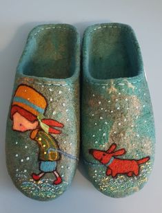 a pair of shoes that are painted to look like children's shoes with dogs on them