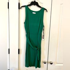 Nwt Women’s Calvin Klein Green Dress. Great Give The Dress With Belt. Size 12. Rounded Neckline, Very Flattering On Hunter Green Calvin Klein Dress, Shoulder Ruffle Dress, Wear To Work Dress, Scuba Dress, Illusion Dress, Bow Detail Dress, Black Flare, Multicolor Dress, Floral Print Maxi Dress