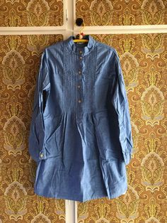 This is a shirt / tunic from Finnish company Marimekko. The fabric is very similar to nurse dresses from the same time. Blue with crispy structure. Nice details. 100% cotton. Size 36, 8, fits X Small - Small. It is from the late 1960s or 1970s. Very good condition, just needs some ironing. Don't hesitate to ask for more details. ♪♫♬ Casual Cotton Kurta With Placket, Cotton Long Sleeve Tops With Pintucks, Long Sleeve Cotton Tops With Pintucks, Cotton Kurta For Work With Long Sleeves, Traditional Button-up Cotton Blouse, Cotton Tops With Pintucks For Daywear, Light Blue Cotton Blouse For Daywear, Cotton Button-up Tunic For Daywear, Spring Cotton Tunic With Buttons