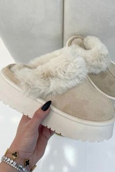 Cute Uggs, Fluffy Shoes, Pretty Sneakers, Cute Slippers, Cute Nike Shoes, Cute Nikes, Girly Shoes, Platform Slippers, Aesthetic Shoes