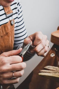 Jewelry Maker Photoshoot, Necklace Lifestyle Photography, Jewelry Making Photography, Jewellery Lifestyle Photography, Jewelry Branding Shoot, Handmade Product Photography, Jewelry Branding Photoshoot, Workshop Photoshoot, Jewelry Model Photography