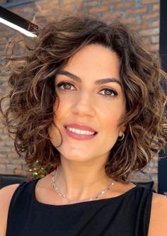 Hairstyles and Haircuts for Wavy and Curly Hair in 2022 – The Right Hairstyles Haircut Tip, Thick Wavy Hair, Thick Curly Hair, Short Curly Haircuts, Haircuts For Curly Hair, Haircut For Thick Hair, Curly Hair Cuts, Short Curly Hair, Cool Haircuts