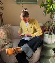 Yellow Cardigan Outfits, Grandpa Fashion, Teaching Outfits, Yellow Cardigan, Fall Fits, Winter Fits, Instagram Fashion