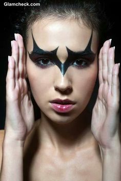 . Bat Makeup Halloween Kids, Batman Makeup, Bat Makeup, Maquillage Halloween Simple, Halloween Make-up Looks, Batgirl Costume, Pretty Halloween, Natural Lipstick, Halloween Makeup Looks