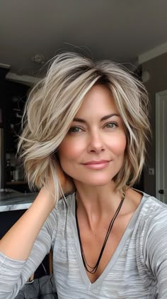 Womens 40's Hairstyles, Hair Color Ideas For Over 50, Medium Length Hair Styles Summer 2024, Hair Cuts For Women In Their 40's, Hairstyles Women Over 40 New Looks, Hairstyles For Over 40 Women New Looks, Hair Cut For 40 Year Old Women Over 40, Hair Style For 40 Year Old Women Over 40, Short Hair For Women In Their 40s