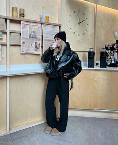 fall outfit, fall outfit women, outfit ideas, fall 2024, fashion trends, ugg outfit, fall 2024 fashion trend, outfit automne, college outfit, back to school, goyard bag, cute outfit, blond hair, comfy fall outfit, cute outfit, college outfit, school outfit, stockholm style, office outfit, fall shoes, classy outfit, heels, sweater, off shoulder, suede bag, long coat, black coat, blue jeans , straight jean, suede jacket, fall things, outfit inspo fall, fall transition outfit, fall bucket list, tendance automne, september outfit, autumn outfits, black outfit, beanie, leather jacket Hockey Game Outfit, Hockey Outfits, Beanie Outfit, Ny Outfits, Outfits For Work, Uggs Outfit, Fashion Trends Winter, Cold Weather Outfits, Winter Outfits For Work