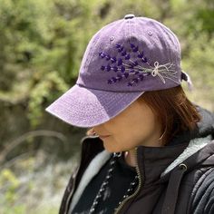 Purple Baseball Hat, Hand Embroidered Hat, Lavender Embroidered Denim Cap, Vintage Hat For Woman, Embroidered Baseball Cap, Birthday Gift , Mothers day gift This beautiful Lavander embroidered baseball cap is made of %100 cotton.  Material: This denim cap is embroidered by cotton thread. You can adjust circumference of the hat. *hand wash only and air dry. *I love embroidery and I think this is a gift of thought for this life. If you like, own it. or give this meaningful gift to relatives and friends. The embroidery pattern in the image will be embroidered and sent on the color you want to buy. - Cap circumference : 54-60 cm - Cap depth: 12 cm - Cap brim length: 7 cm Other Hand embroidered Baseball Caps  https://www.etsy.com/listing/1285683136/baseball-cap-pink-cap-summer-hat-floral?click_ Denim Cap, Pink Cap, Purple Hands, Hand Work Embroidery, Hat Embroidery, Embroidered Baseball, Embroidered Baseball Caps, Vintage Hat, Embroidered Hats