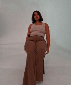 Midsize Model Aesthetic, Curvy Healthy Aesthetic, Mid Sized Women, Dark Academia For Curvy, Midsized Girls Aesthetic, Divine Feminine Aesthetic Plus Size, Outfit Ideas For Chubby Girls, Mid Size Girl Outfits, Chubby Girl Fashion